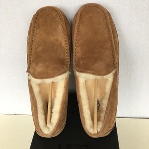 🎄☃️🎄 SALE !! New UGG Men’s Ascot Suede Moccasin Slipper. Sz 8 men.